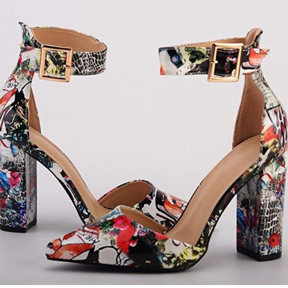 Mary Jane graffiti heels!!🤩 - Picture 1 of 8